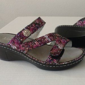 NWT Alegria Loti Funtastic Leather Snakeskin Print Sandal, size 39